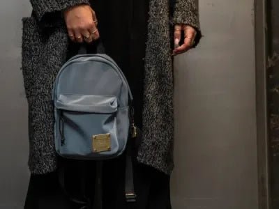 Mini Zaino Geolier x Colourbook: Comodità e Stile in Formato Compatto - Quiscuola