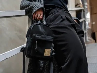 Mini Zaino Geolier x Colourbook: Comodità e Stile in Formato Compatto - Quiscuola