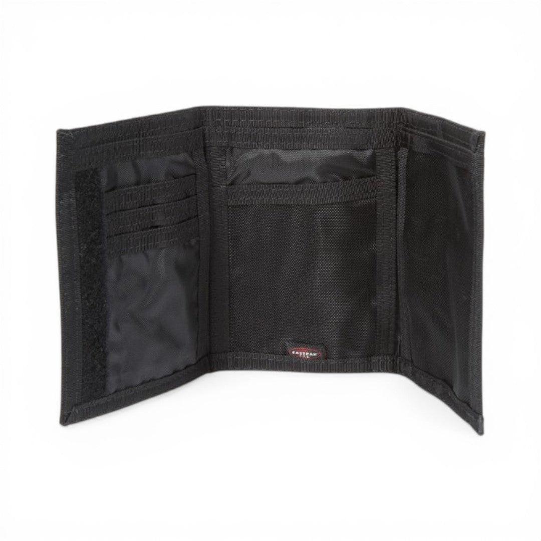 Portafoglio Eastpak Crew nero con chiusura strap.