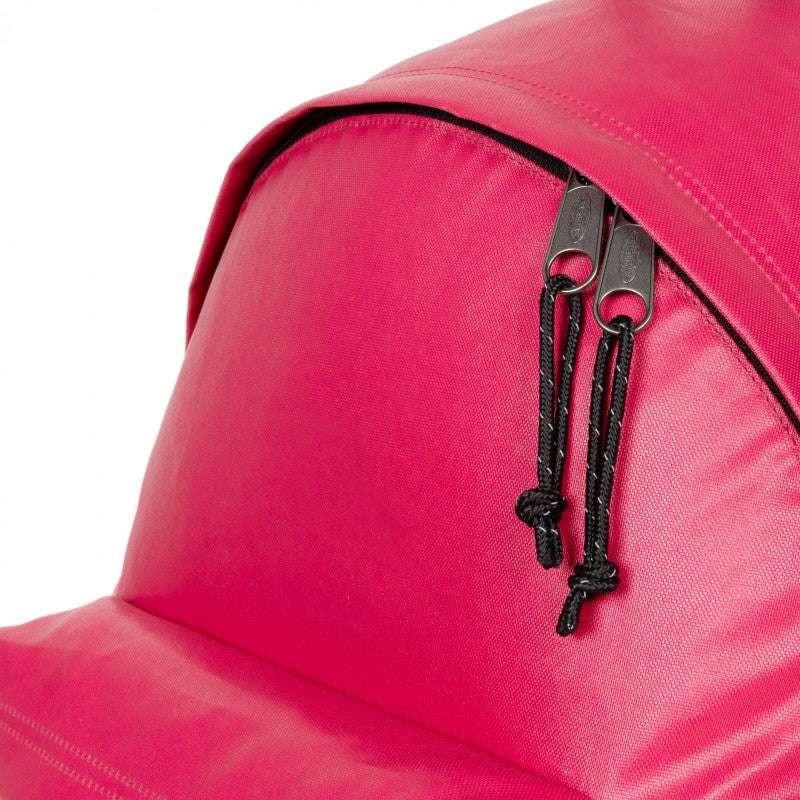 Zaino Eastpak Padded Pak’r Glossy Carmine – Effetto Laminato e Stile Brillante.