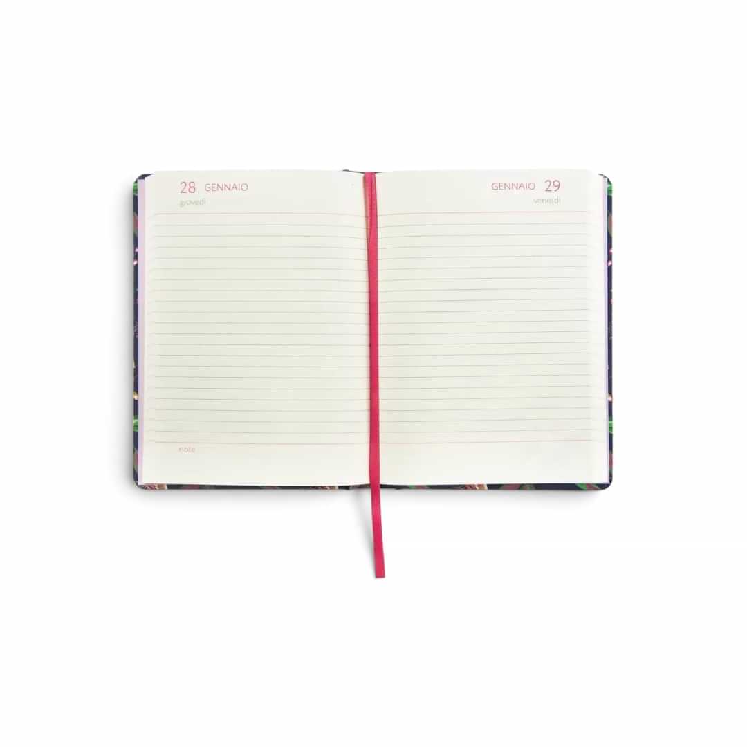 Open Quiscuola.it – Zaini, Astucci e Diari Scuola 13-month daily planner with lined pages and a pink ribbon bookmark.