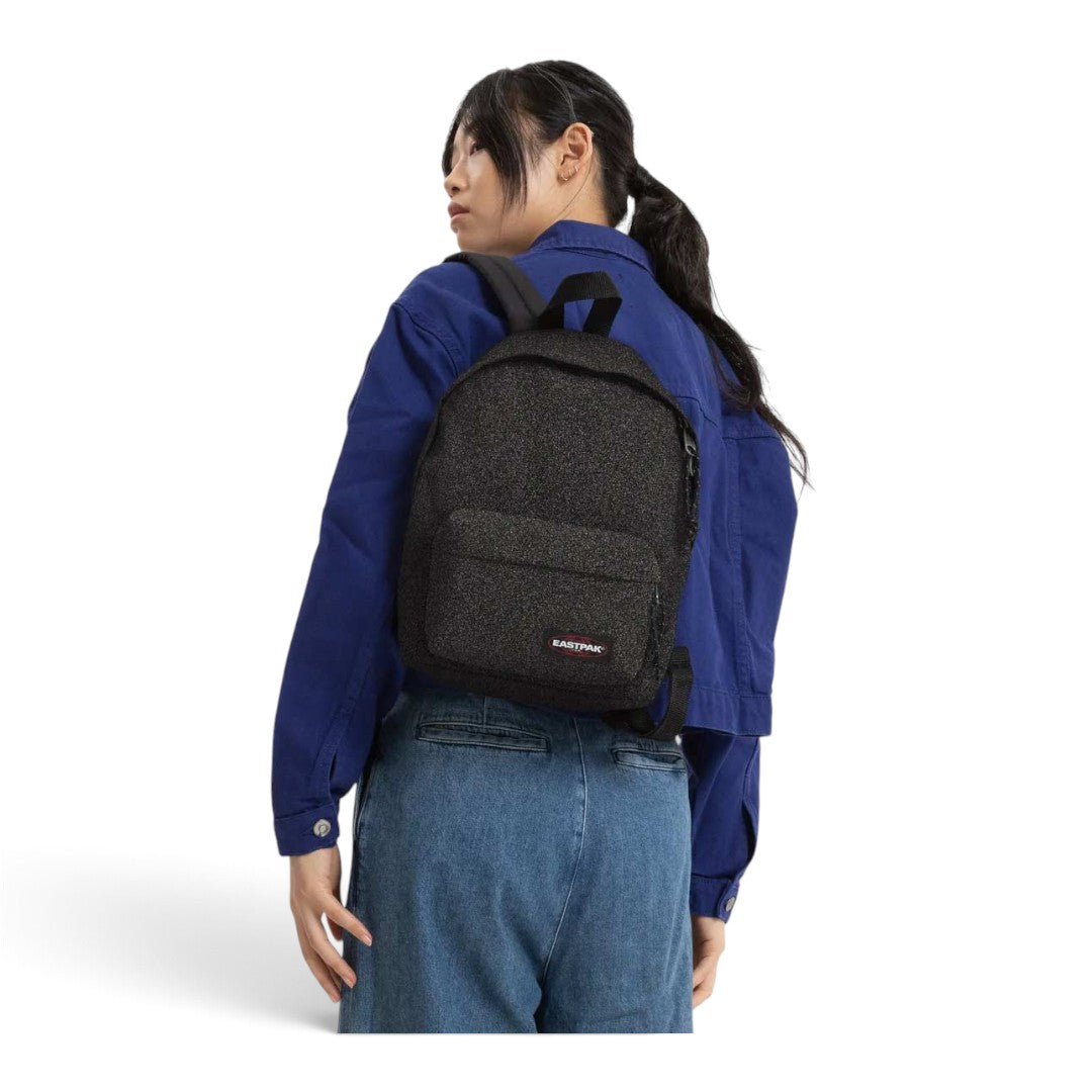 Quiscuola.it – Zaini, Astucci e Diari Scuola Eastpak Orbit mini backpack in glittery Spark Black worn by a model