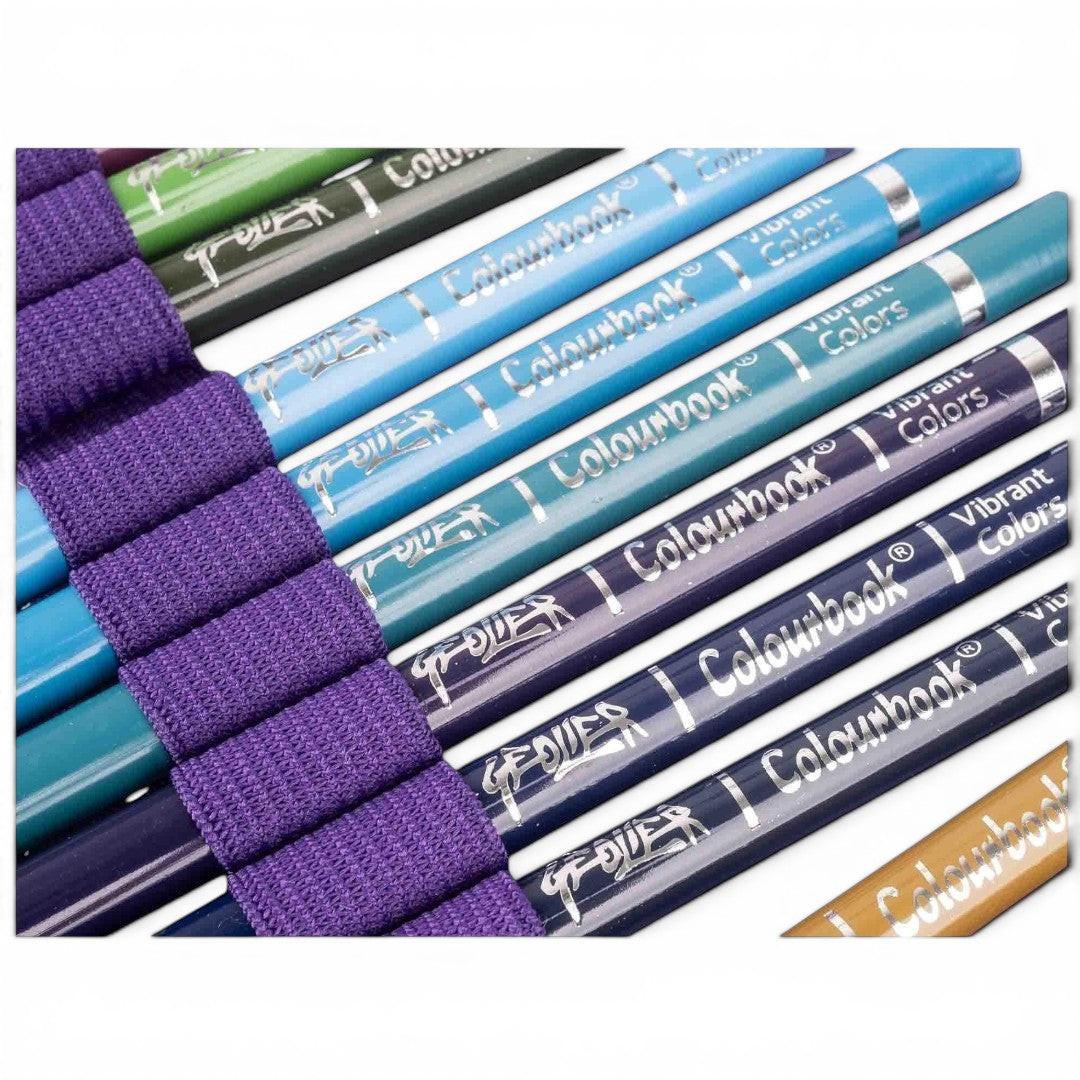Astuccio a rotolo Quiscuola.it Geolier x Colourbook con 24 posti per pastelli colorati, chiusura sicura, ideale per scuola e artisti.